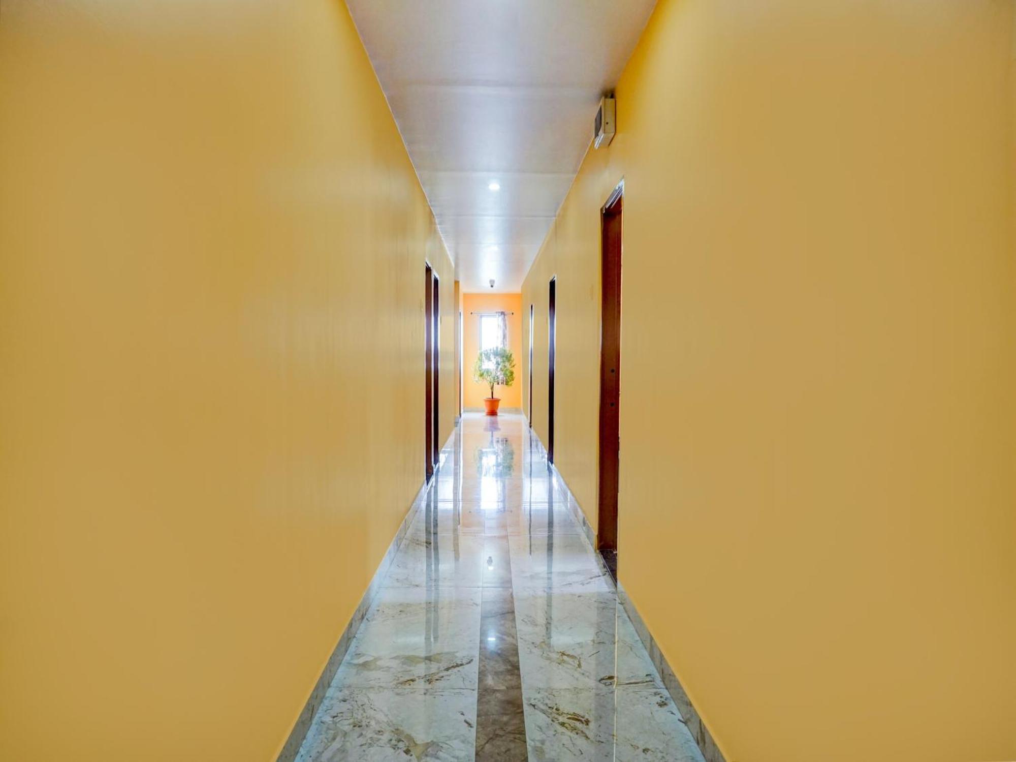 Spot On Hotel Shree Samarth Lodging 戈尔哈布尔 外观 照片
