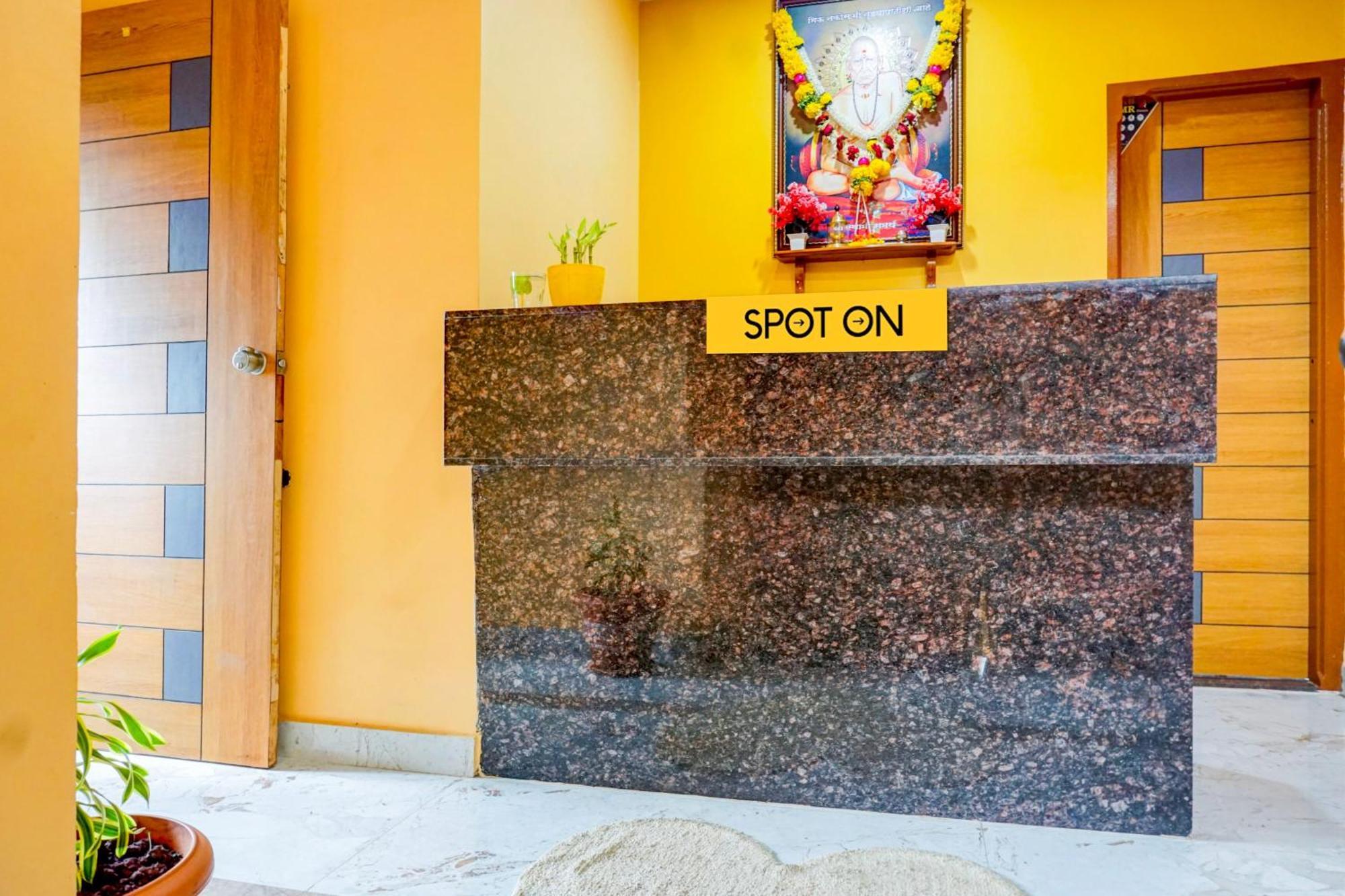 Spot On Hotel Shree Samarth Lodging 戈尔哈布尔 外观 照片